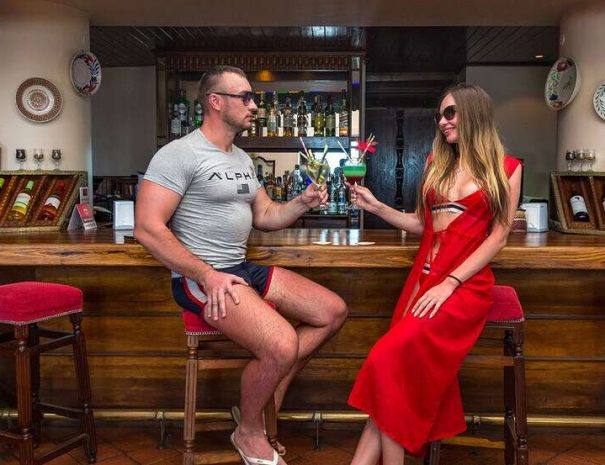 •	Candlelit evening dinner at Zanzibar Serena Hotel.